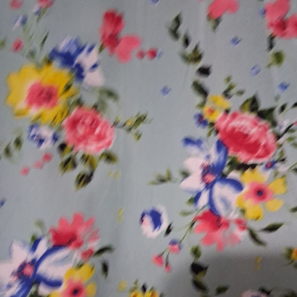 G&E Chic Floral Blouse in Mint Green Bell Sleeves 1X - Picture 6 of 6